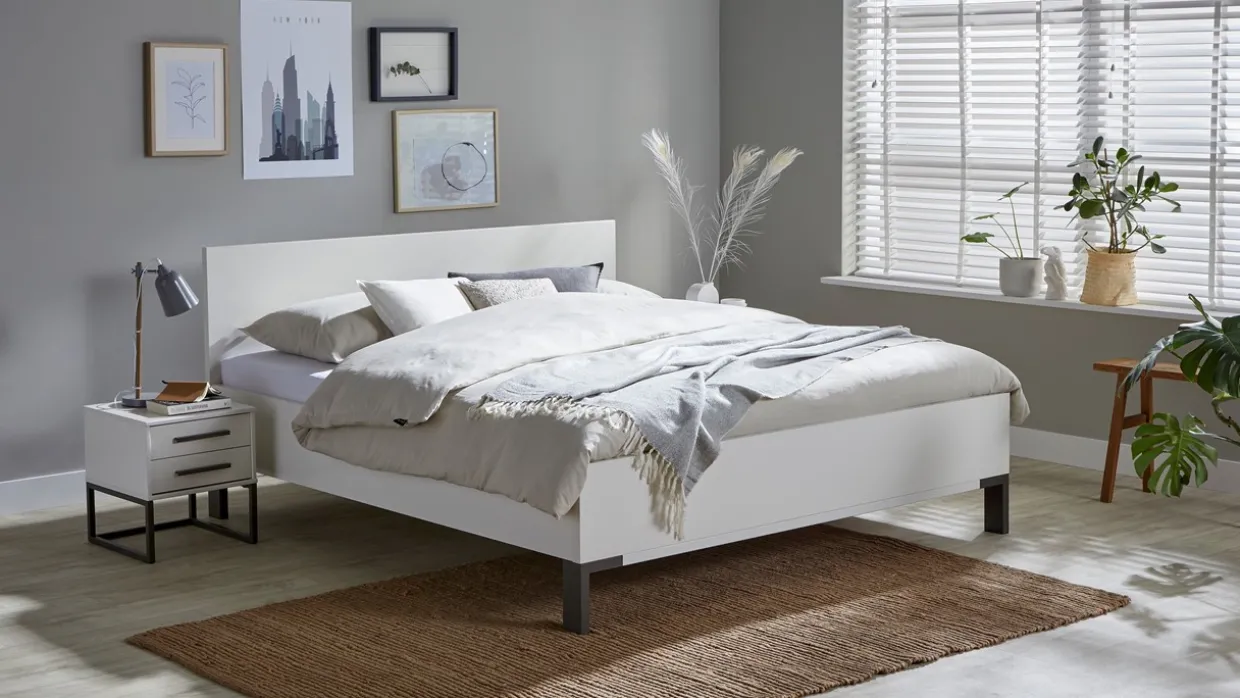 Bed Ragnar met hoofbord hout
