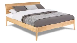 Bed Sky met hoofdbord en poten hout