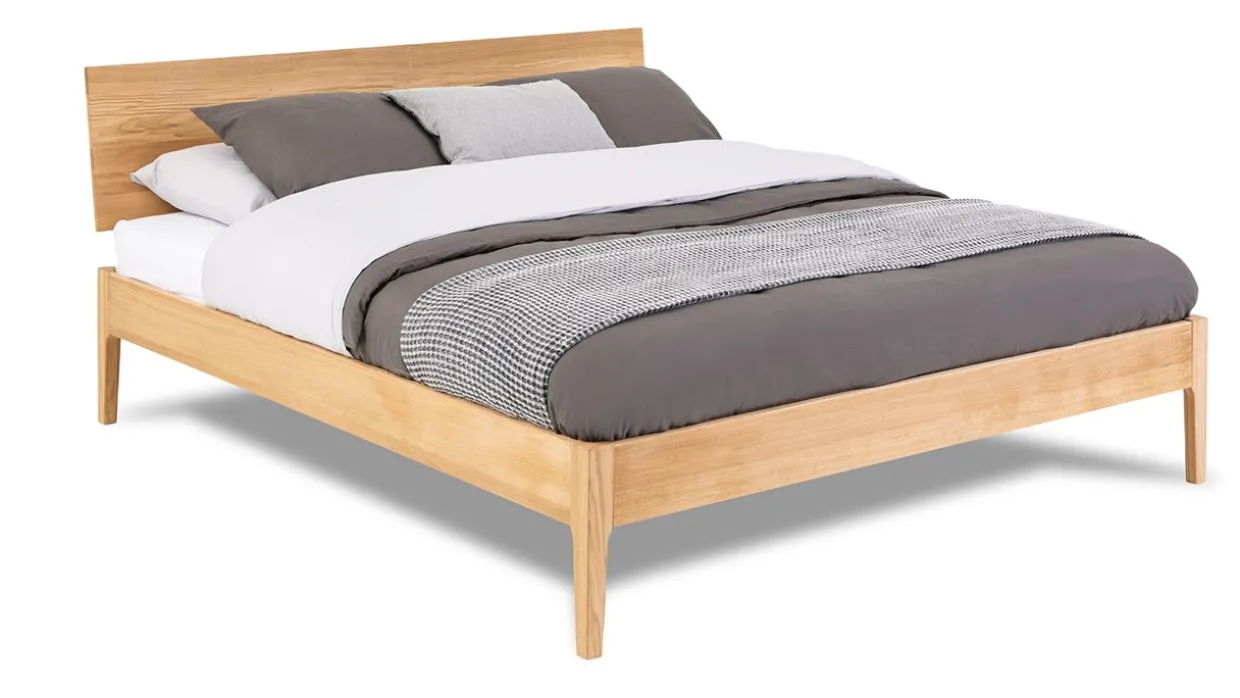 Bed Sky met hoofdbord en poten hout