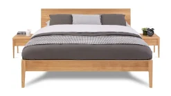 Bed Sky met hoofdbord en poten hout