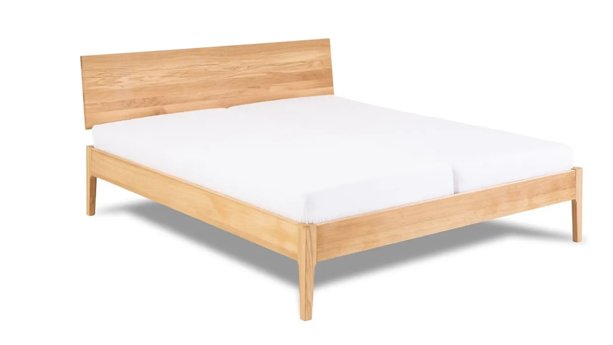 Bed Sky met hoofdbord en poten hout