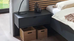 Nachtkast Basalt met 1 lade en achterwand paneel